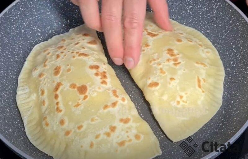 Похожи на чебуреки, но не пирожки. Готовим лепешки "Чуду" с картофелем и с сыром