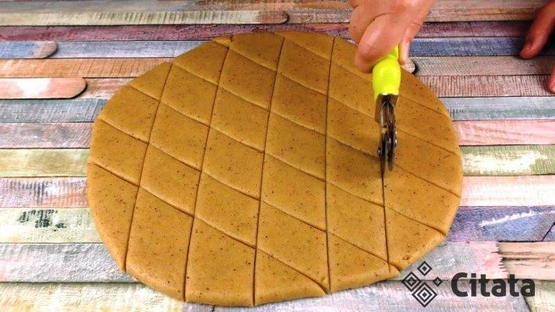 Простой и вкусный рецепт медового печенья. Все смешала и в духовку