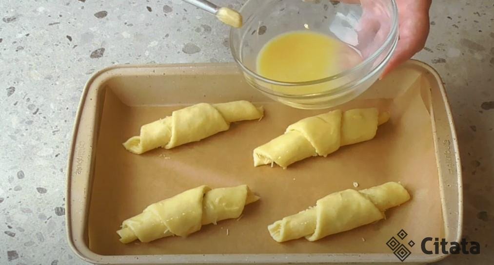 Быстрые булочки-рогалики с сыром и зеленью. Тесто на кефире: всегда хорошо получается и пропекается