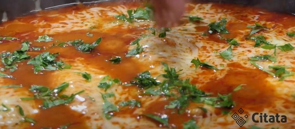 Такой вкусный, что готовлю почти каждый день. Легкий, сытный ужин: куриные стейки с ароматными травами и сыром