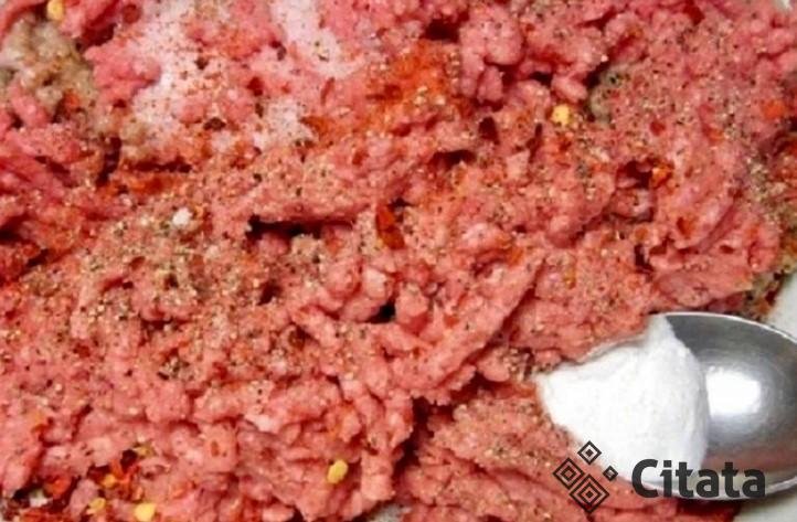 Важный ингредиент сочных столовских котлет – ложка соды. Простые хитрости поваров