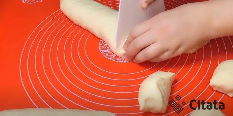 Кефир, 1 яйцо и 10 минут. Пышные и аппетитные пирожки: можно есть и не поправляется. Бабушка научила