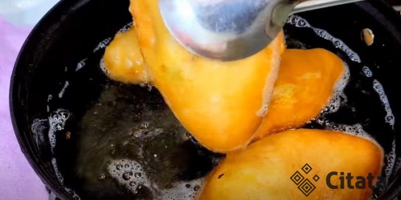 Кефир, 1 яйцо и 10 минут. Пышные и аппетитные пирожки: можно есть и не поправляется. Бабушка научила