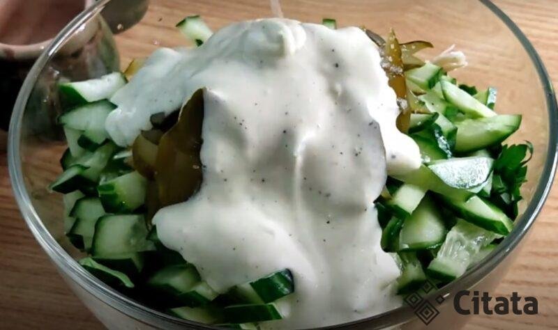 Салат, который выручит любую хозяйку. Вкусно и недорого: съедается за один присест
