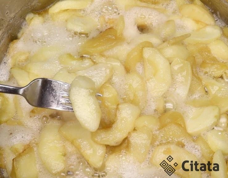 По вкусу, как мармелад: в сезон закрываю побольше. Яблочные дольки в сиропе