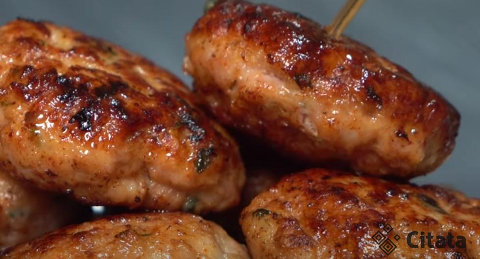 Гора котлет за копейки, хватит на неделю, только гарниры меняй. Сочные и пышные котлеты