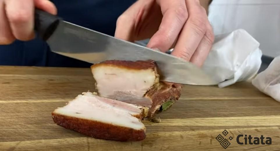 Сало в луке, вкуснее чем мясо. По старинному рецепту