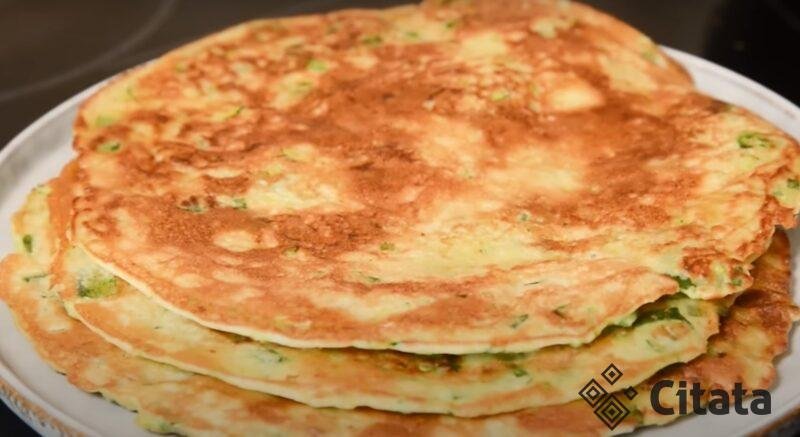 Намного вкуснее, чем надоевшая пицца. Просто натрите кабачки и картошку: быстро и вкусно