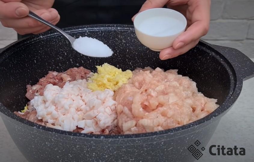 Рецепт домашней колбасы: вкуснее магазинной в 10 раз. Как пользоваться оболочкой, чтобы не лопалась