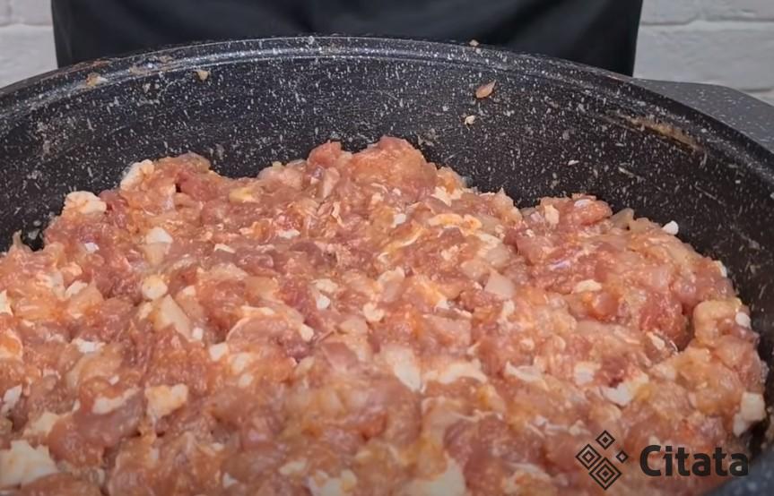 Рецепт домашней колбасы: вкуснее магазинной в 10 раз. Как пользоваться оболочкой, чтобы не лопалась
