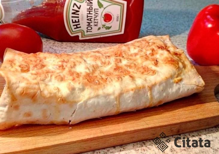 Идеальный завтрак – лаваш с сыром в духовке и куриным филе. Вкусный и ароматный!