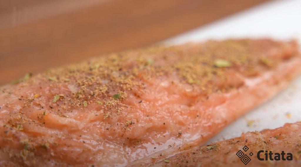 Солим Скумбрию вкуснее красной рыбы: 4 часа стоит на кухне, а потом 2 в морозилке