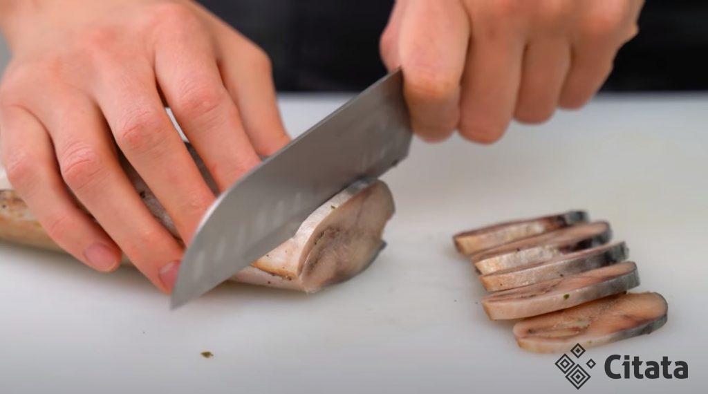 Солим Скумбрию вкуснее красной рыбы: 4 часа стоит на кухне, а потом 2 в морозилке