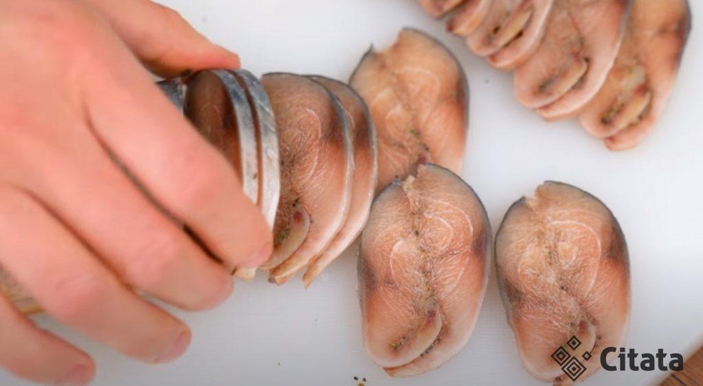 Солим Скумбрию вкуснее красной рыбы: 4 часа стоит на кухне, а потом 2 в морозилке