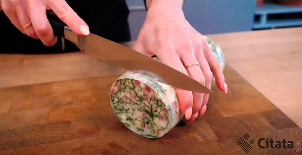 Я просто сложила ее в бутылку! Новый рецепт, который никто не знает: Колбаса из окрошки