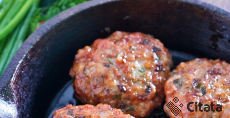 Хлеб в котлеты больше не добавляю. У меня есть другой рецепт: так намного сочнее и вкуснее