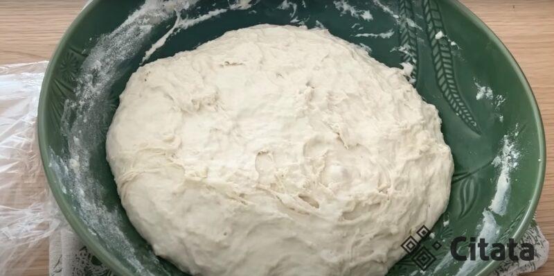 Просто мука и горячая вода. Рецепт вкусных лепёшек без яиц и молока