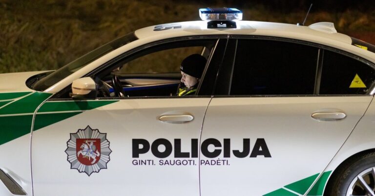 Skuode sulaikytas neblaivus BMW vairuotojas, pasipriešinęs pareigūnams