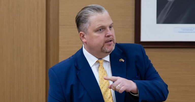Finansų ministras pristato planą kuro kainų valdymui: svarstomos mokestinės ir nemokestinės priemonės