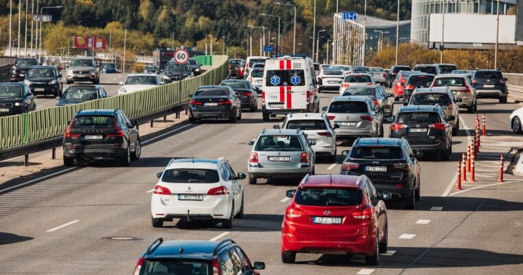 Vyriausybė siūlo Seimui atmesti projektą dėl pavežėjų kalbos mokėjimo patikros